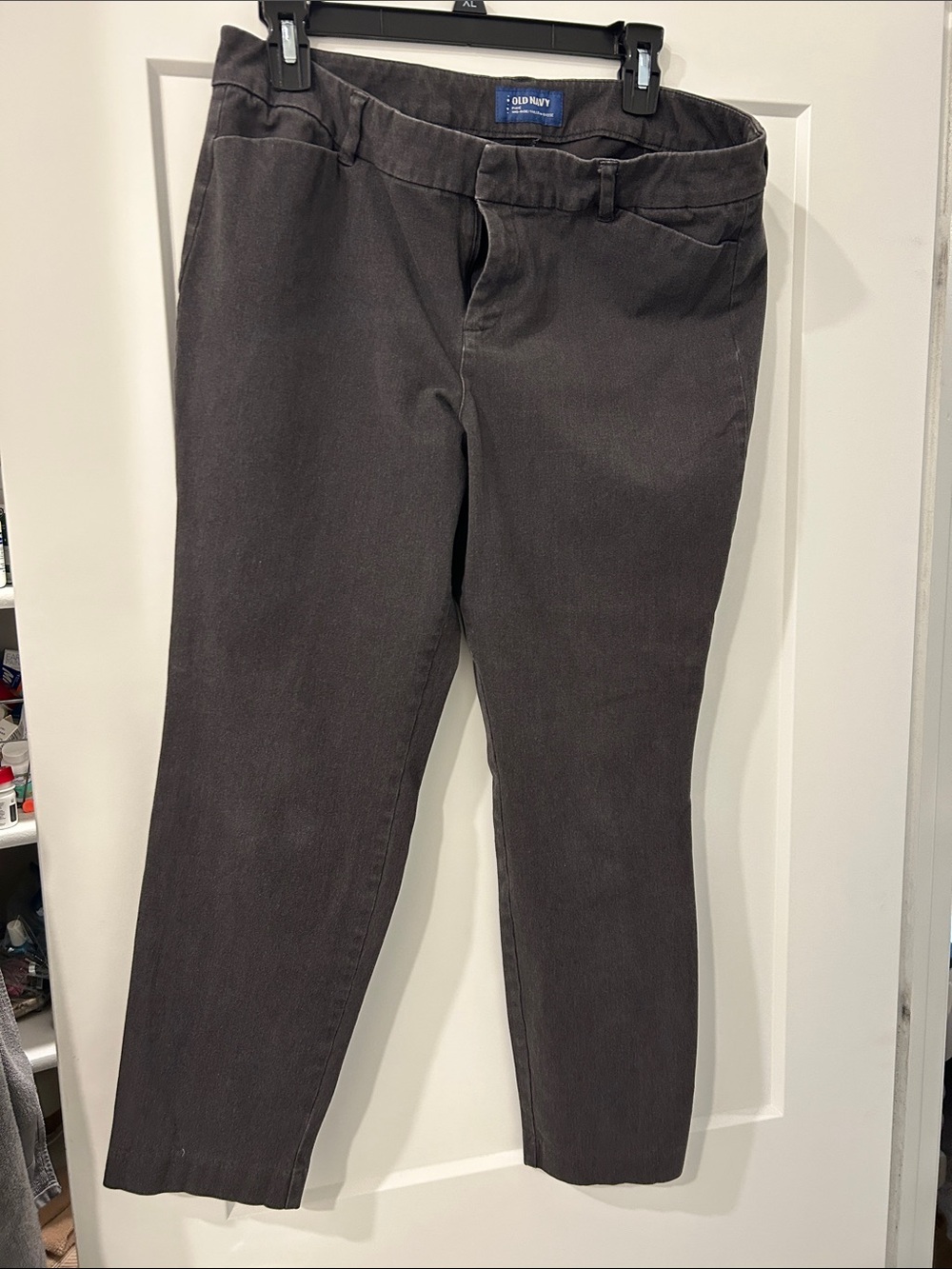 Old Navy Women's Charcoal Straight-Leg Capri